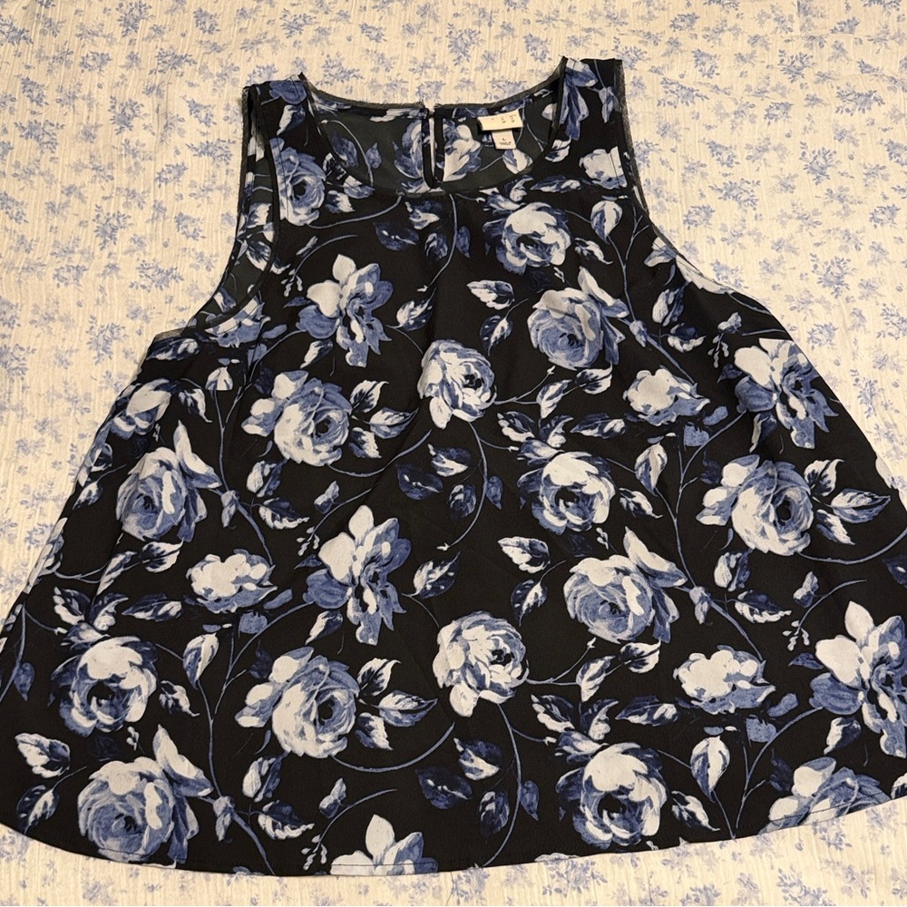A New Day size large Sleeveless Floral Print Women's Top Black with Blue Flowers